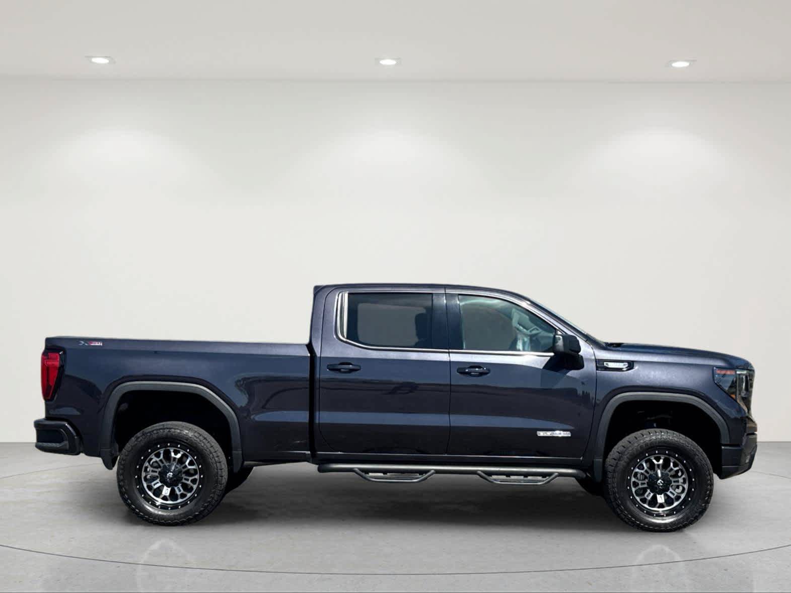 Used 2022 GMC Sierra 1500 Elevation w/ X31 Off-Road Package AWD/4WD image 7