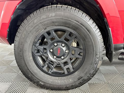 Used 2023 Toyota 4Runner SR5 Premium w/ Moonroof Package RWD image 61