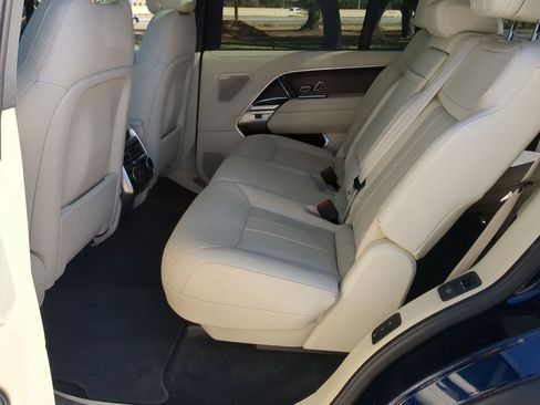 Used 2023 Land Rover Range Rover Long Wheelbase SE image 22