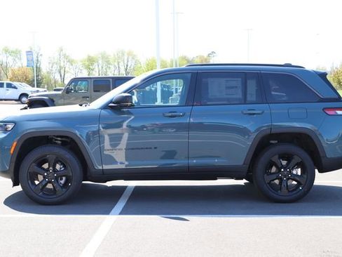 New 2026 Jeep Grand Cherokee Limited w/ Limited Altitude Package AWD/4WD image 3