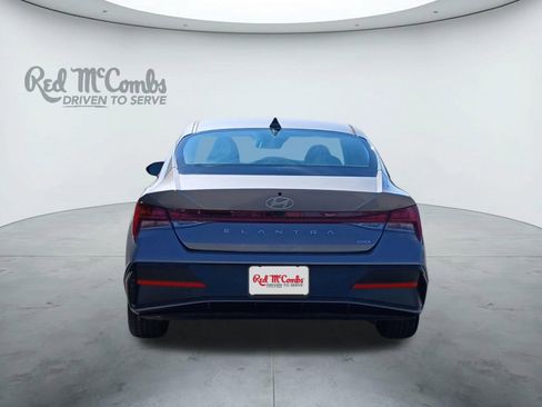 New 2025 Hyundai Elantra Limited image 4