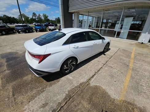 Used 2024 Hyundai Elantra SEL w/ Convenience Package FWD image 7
