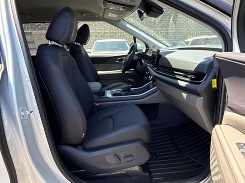 New 2026 Kia Carnival EX FWD image 42