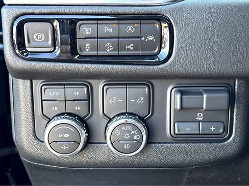 New 2026 GMC Yukon XL Denali w/ Denali Reserve Package image 12