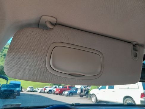 Used 2023 Chrysler Pacifica Touring-L FWD image 31