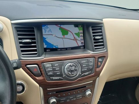Used 2017 Nissan Pathfinder Platinum FWD image 14