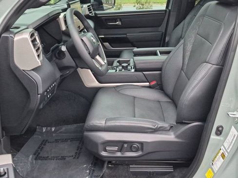 Used 2025 Toyota Tundra Limited AWD/4WD image 8