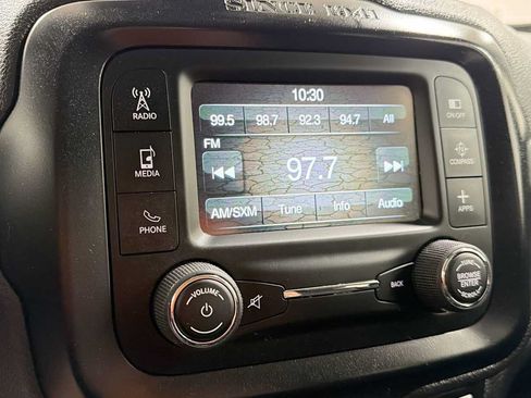 Used 2017 Jeep Renegade Latitude w/ Popular Equipment Group AWD/4WD image 18