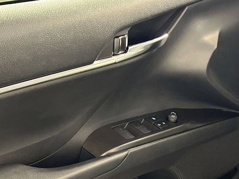 Used 2022 Toyota Camry SE w/ Cold Weather Package image 15