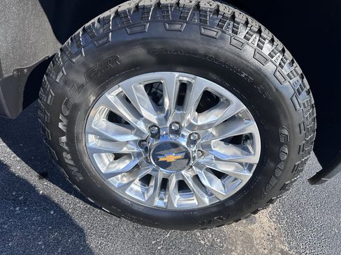 Used 2023 Chevrolet Silverado 2500 High Country image 14