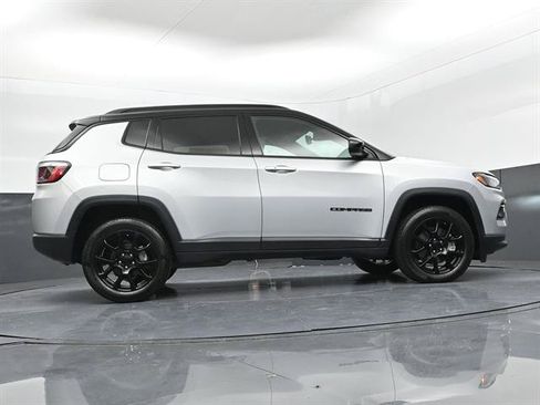 Used 2024 Jeep Compass Latitude w/ Altitude Special Edition AWD/4WD image 36