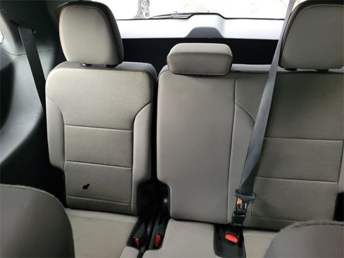 Used 2025 Chevrolet Traverse LT image 14