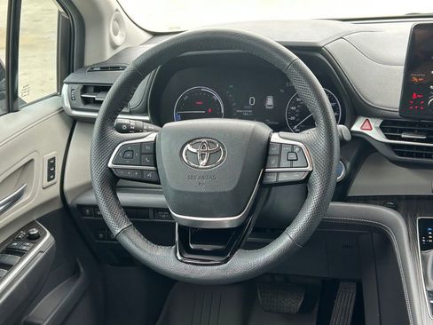 Used 2023 Toyota Sienna Limited AWD/4WD image 49