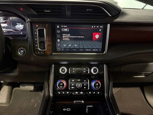 Used 2023 GMC Yukon Denali Ultimate AWD/4WD image 16
