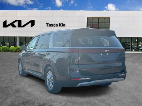 Used 2024 Kia Carnival LX FWD image 6