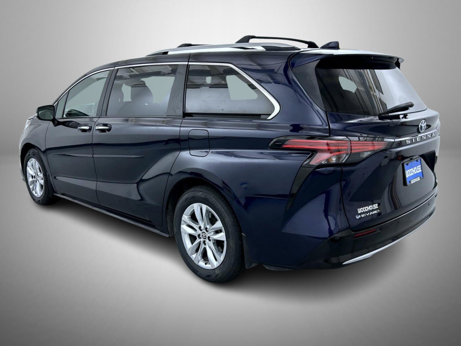 Used 2025 Toyota Sienna Limited AWD/4WD image 7