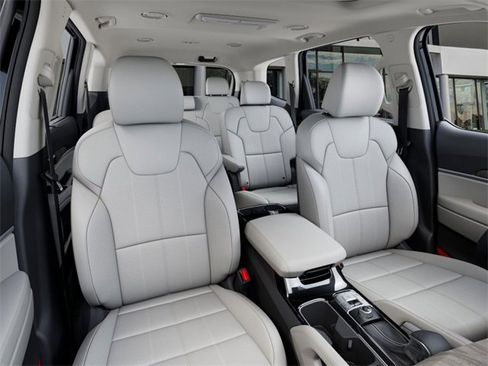 New 2025 Kia Telluride EX w/ EX Captain's Chair Package image 16