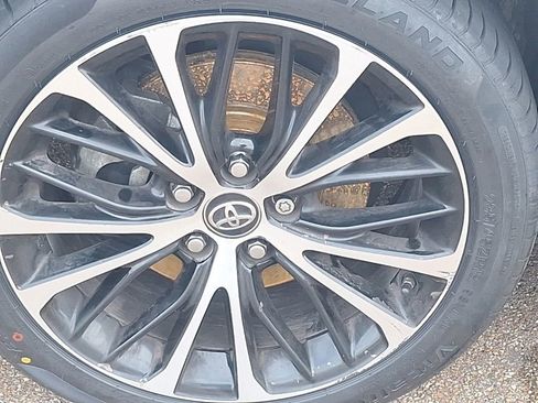 Used 2019 Toyota Camry SE image 10