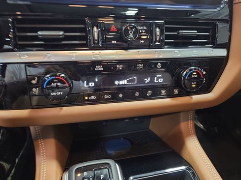 New 2026 Nissan Pathfinder Platinum FWD image 24