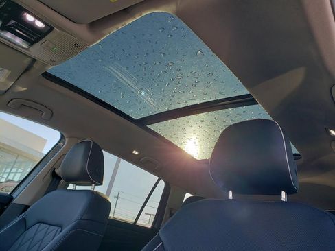 Used 2025 Volkswagen Atlas SEL Premium R-Line image 20