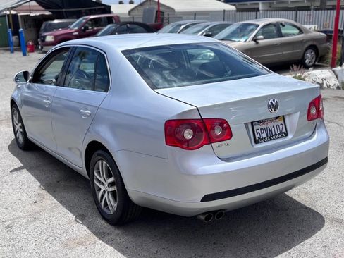 Used 2005 Volkswagen Jetta 2.5 image 5