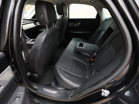 Used 2017 Jaguar XF Premium image 12