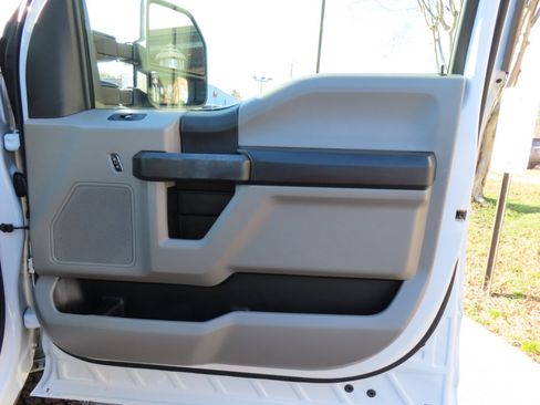 Used 2020 Ford F250 XL w/ Power Equipment Group image 24