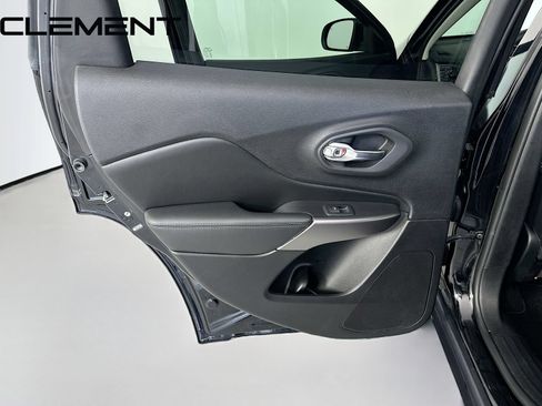 Used 2020 Jeep Cherokee Limited AWD/4WD image 32