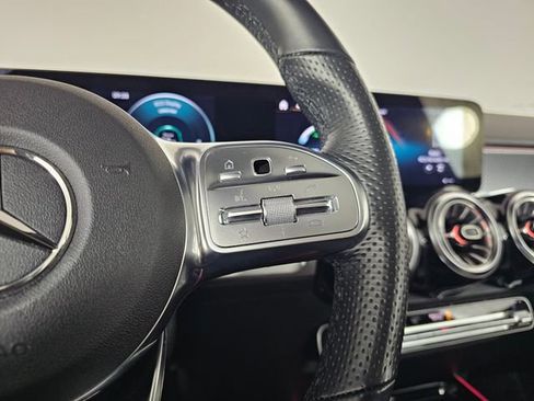 Used 2022 Mercedes-Benz GLB 250 4MATIC image 37