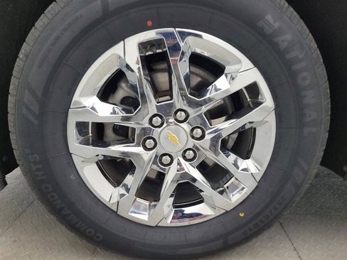 Used 2023 Chevrolet Traverse LS w/ Safety Package image 31