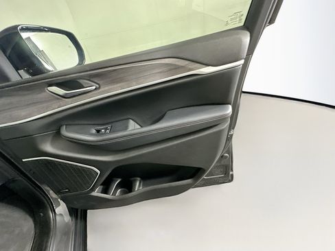 Used 2022 Jeep Grand Cherokee Limited 4xe image 33