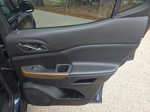 Used 2019 GMC Acadia SLE image 12