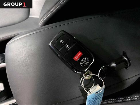 Used 2023 Toyota Corolla Cross XLE AWD/4WD image 15