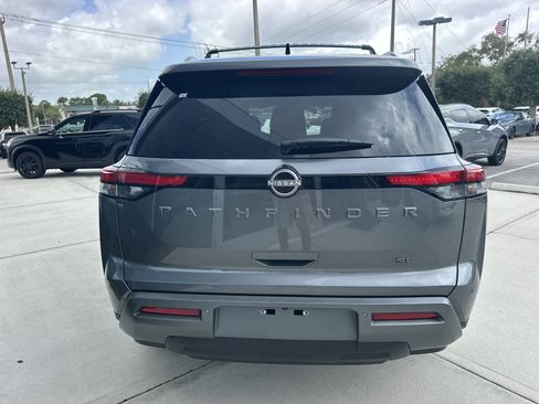 New 2026 Nissan Pathfinder SL FWD image 5