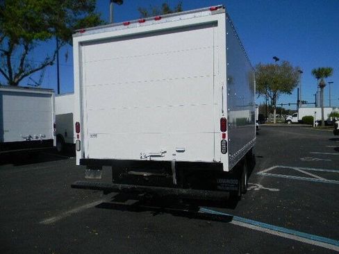 Used 2014 Ford E-350 and Econoline 350 Super Duty RWD image 4