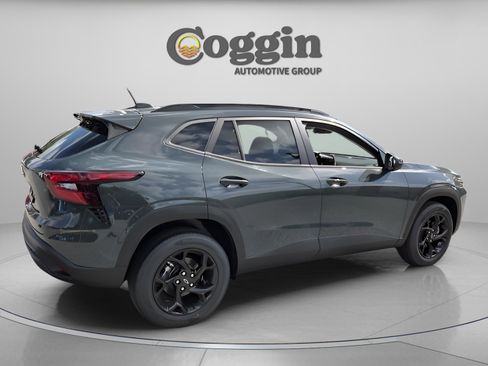 New 2026 Chevrolet Trax LT w/ Sunroof Package FWD image 5