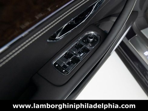 Used 2024 Bentley Flying Spur V8 image 15