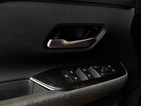 Used 2025 Nissan Kicks SV FWD image 17