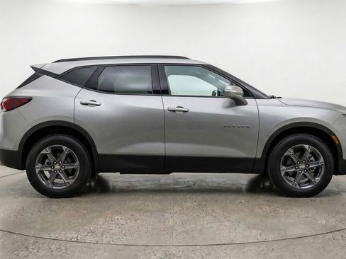 Used 2025 Chevrolet Blazer LT FWD image 11
