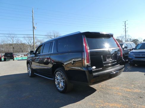 Used 2019 Cadillac Escalade ESV Luxury image 8