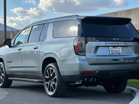 Certified 2025 Chevrolet Suburban RST image 6