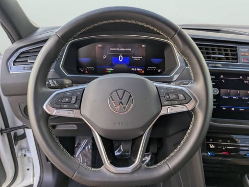 Used 2023 Volkswagen Tiguan SE FWD image 25