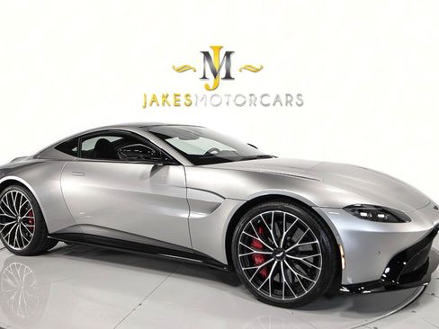 Used 2022 Aston Martin V8 Vantage Coupe image 14