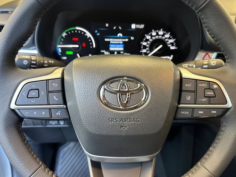 Used 2026 Toyota Sienna XLE FWD image 30