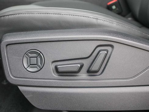 Used 2025 Audi Q5 Premium w/ Convenience Package AWD/4WD image 21