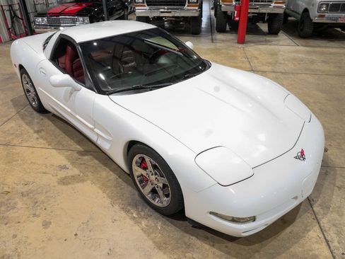 Used 1998 Chevrolet Corvette Coupe w/ Memory Pkg RWD image 14