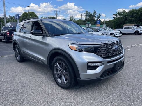 Used 2023 Ford Explorer XLT w/ Equipment Group 202A AWD/4WD image 9