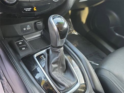 Used 2019 Nissan Rogue SL image 19