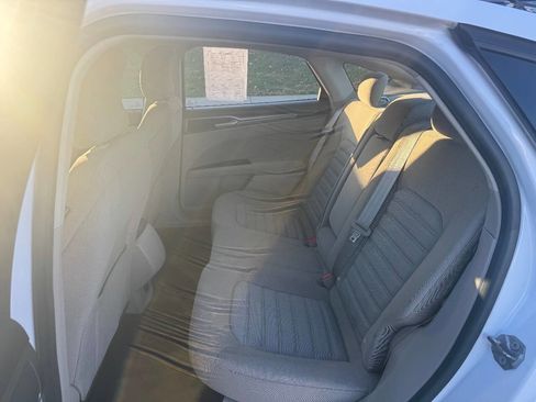 Used 2018 Ford Fusion SE image 9