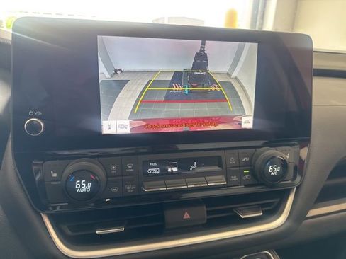 Used 2024 Toyota Grand Highlander XLE FWD image 25